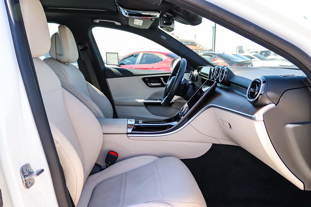 Thumbnail: 2025 Mercedes-Benz C-Class - 9