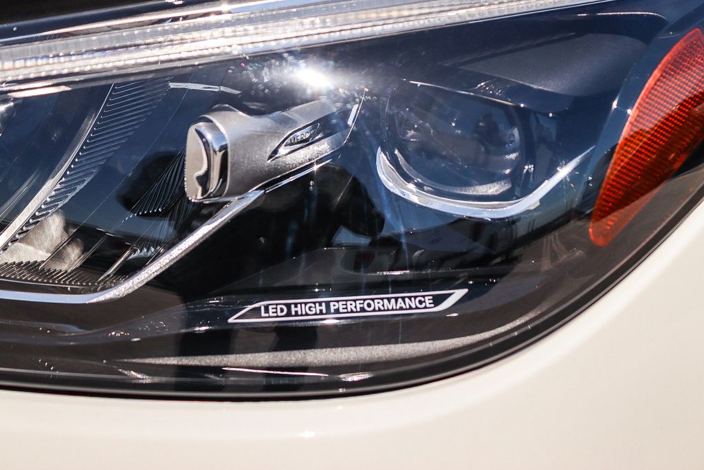 Thumbnail: 2025 Mercedes-Benz C-Class - 6