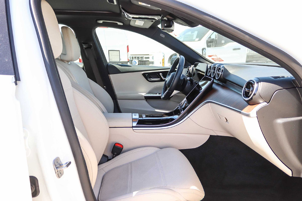 Thumbnail: 2025 Mercedes-Benz C-Class - 10