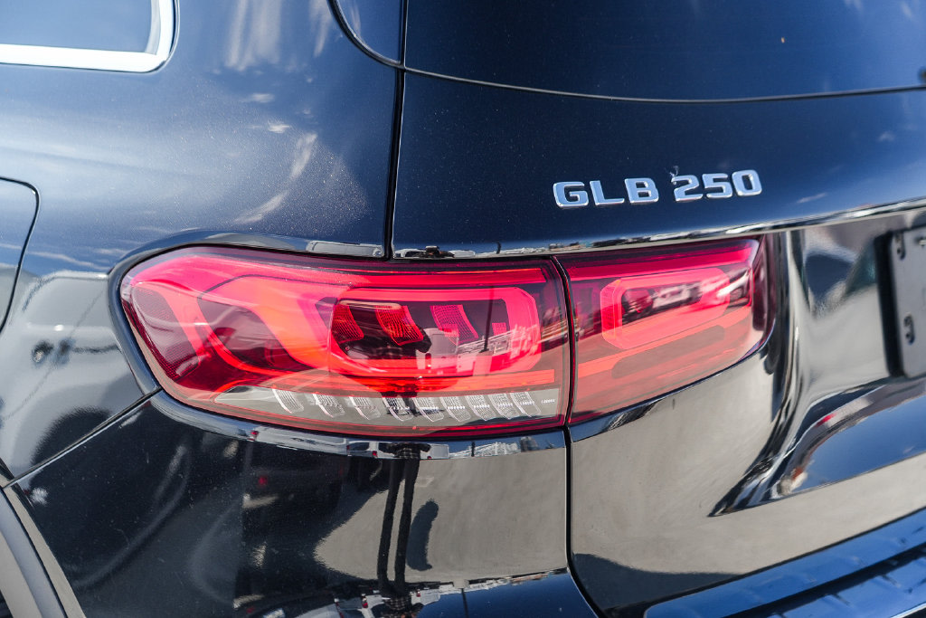 Thumbnail: 2022 Mercedes-Benz GLB - 18