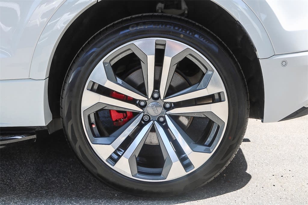 Thumbnail: 2019 Audi Q8 - 6