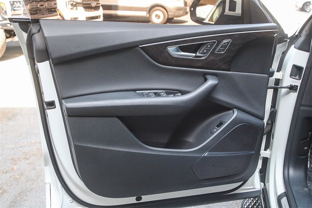 Thumbnail: 2019 Audi Q8 - 25