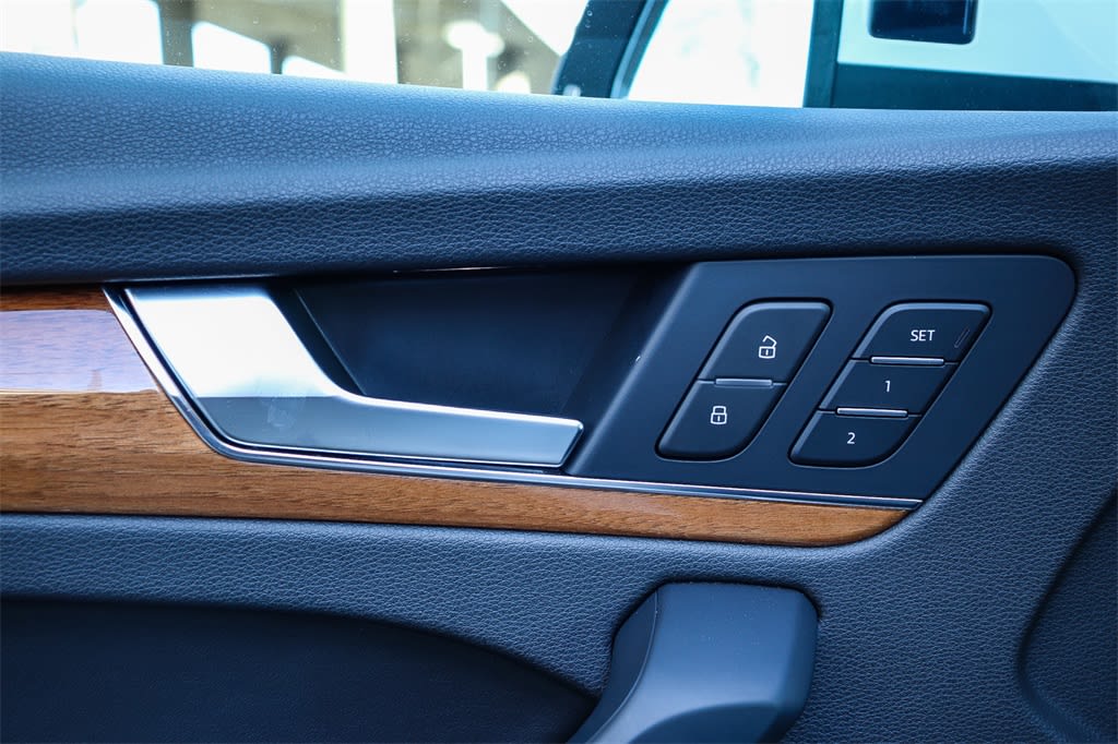 Thumbnail: 2023 Audi Q5 - 25