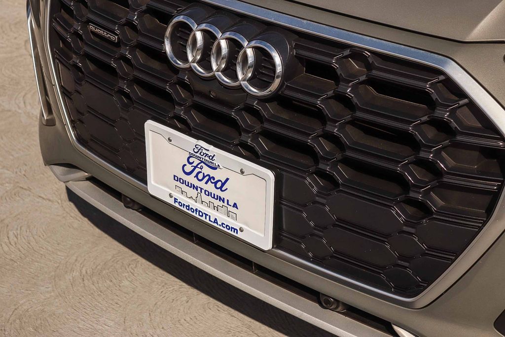 Thumbnail: 2023 Audi Q5 - 6