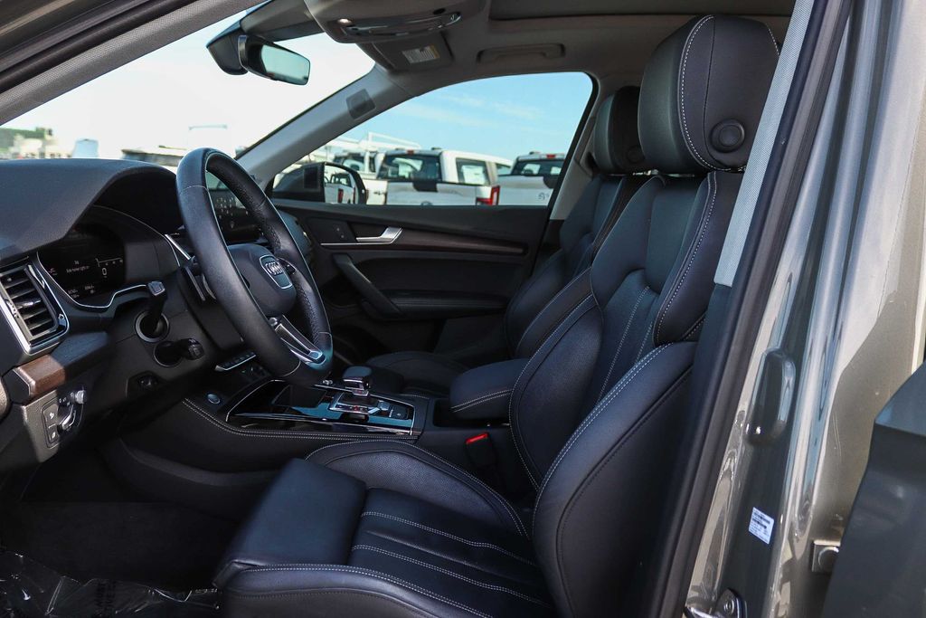 Thumbnail: 2023 Audi Q5 - 11
