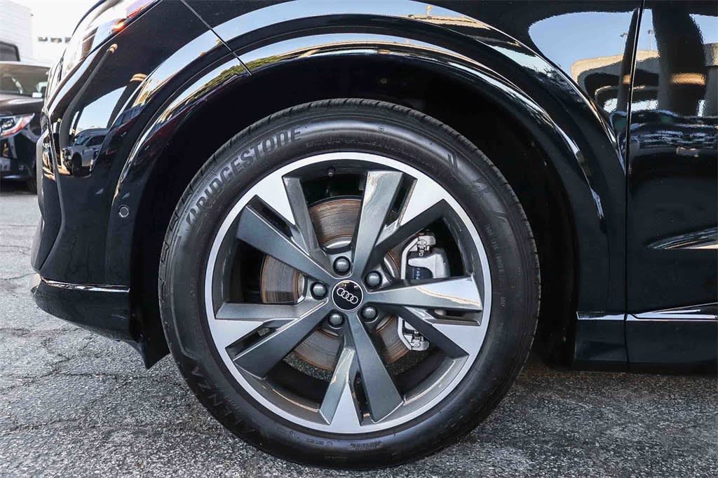 Thumbnail: 2024 Audi Q4 e-tron - 20