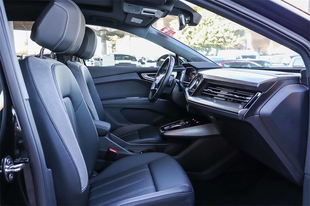 Thumbnail: 2024 Audi Q4 e-tron - 8