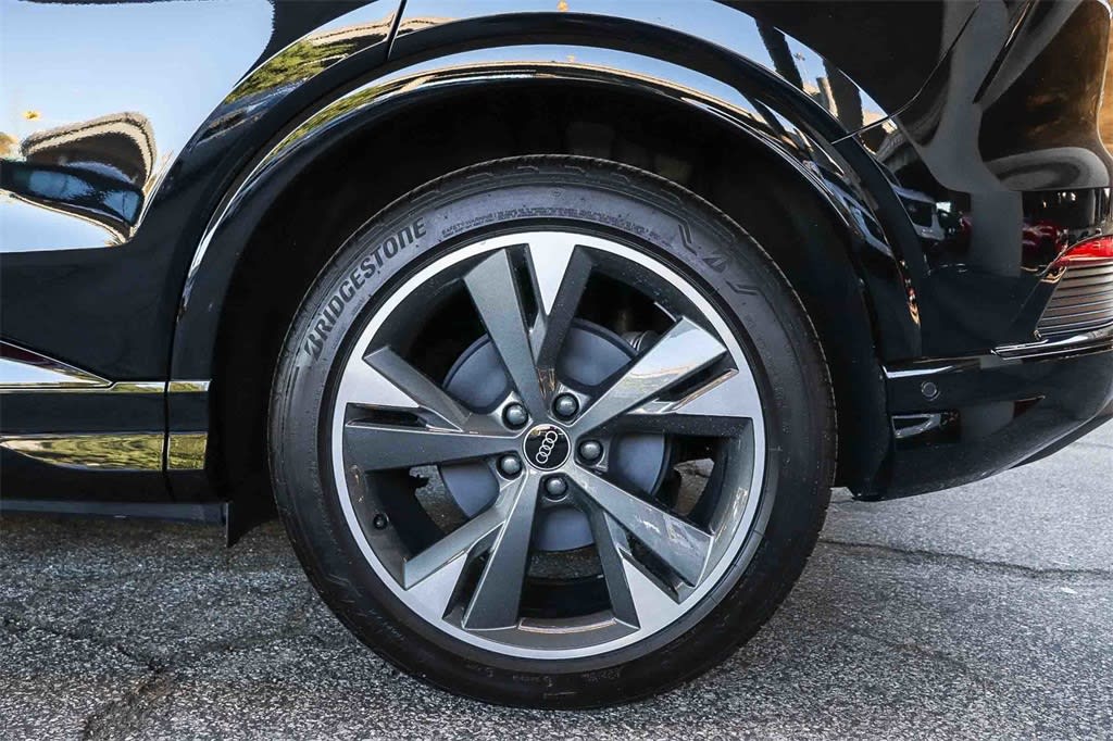 Thumbnail: 2024 Audi Q4 e-tron - 5