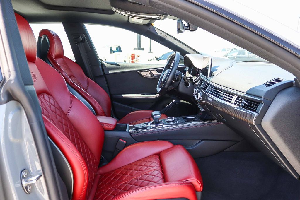 Thumbnail: 2019 Audi S5 - 10