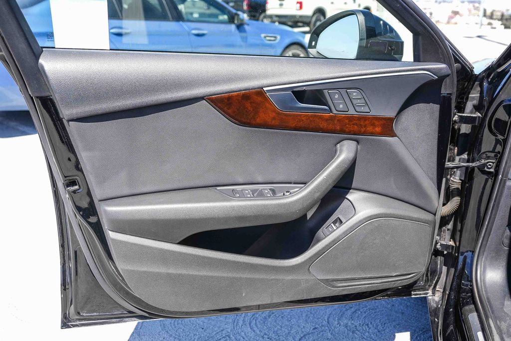 Thumbnail: 2019 Audi A4 - 25