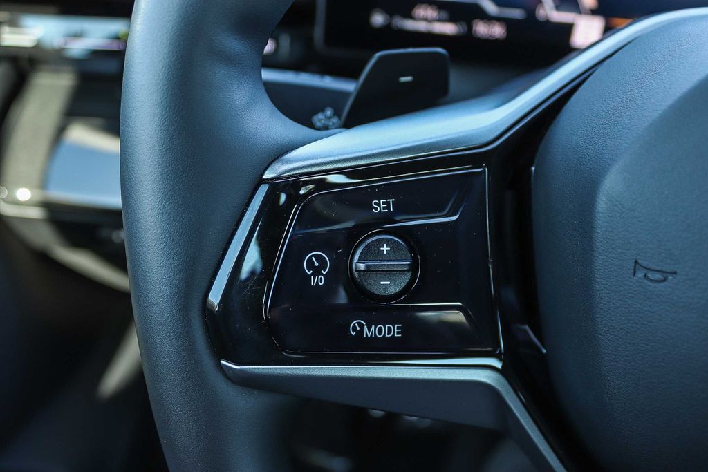 Thumbnail: 2025 BMW 5 Series - 24