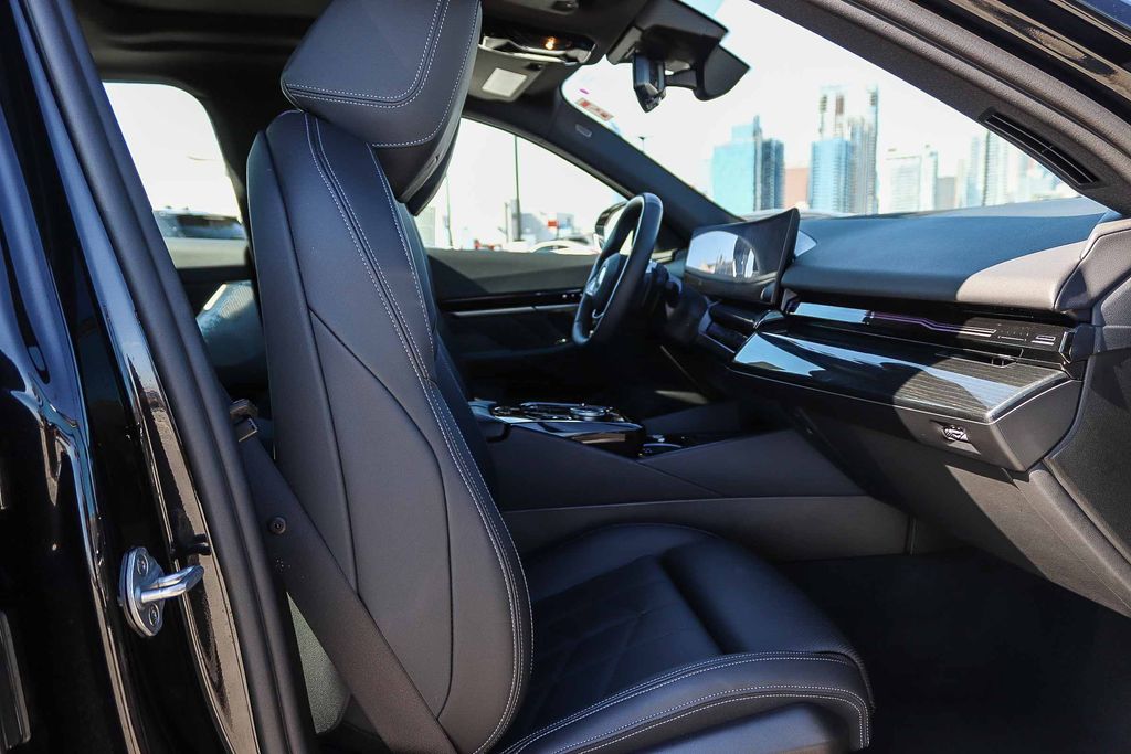 Thumbnail: 2025 BMW 5 Series - 9