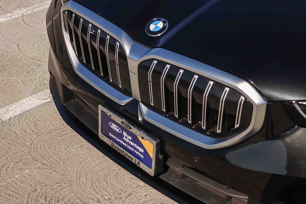 Thumbnail: 2025 BMW 5 Series - 5