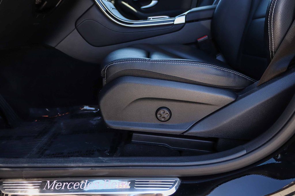Thumbnail: 2020 Mercedes-Benz GLC - 24