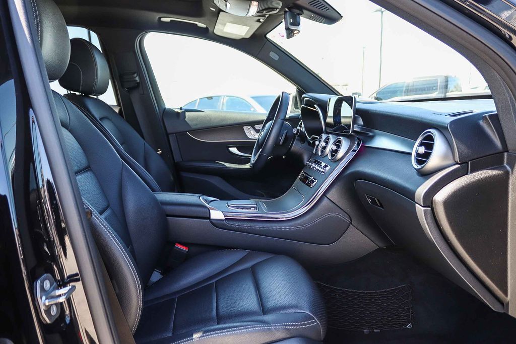 Thumbnail: 2020 Mercedes-Benz GLC - 10