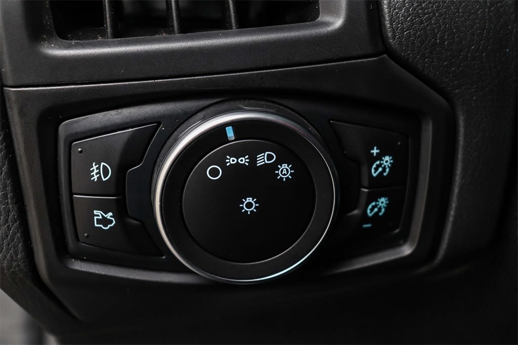 Thumbnail: 2017 Ford Focus - 25