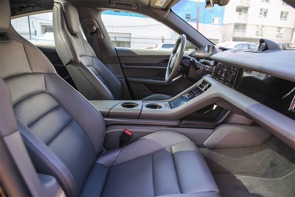 Thumbnail: 2022 Porsche Taycan - 6