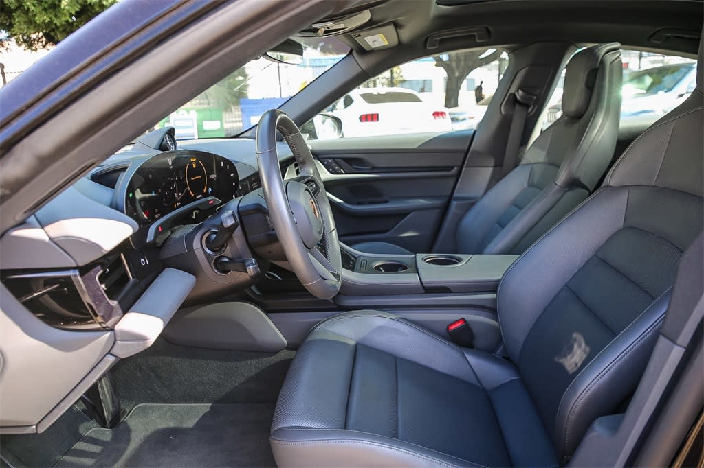 Thumbnail: 2022 Porsche Taycan - 7