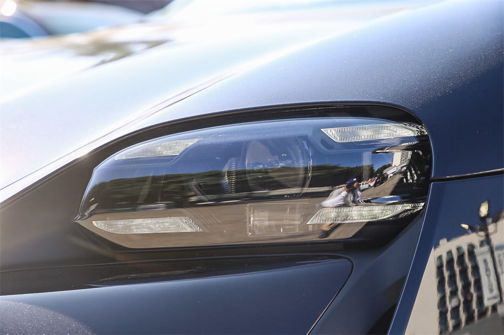 Thumbnail: 2022 Porsche Taycan - 16