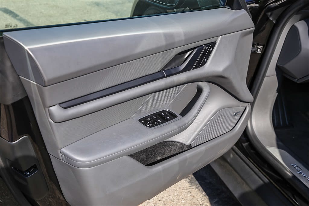 Thumbnail: 2022 Porsche Taycan - 20