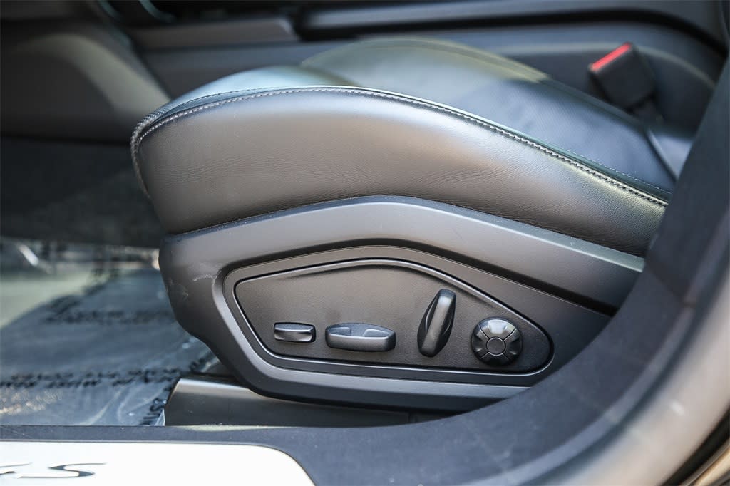 Thumbnail: 2022 Porsche Taycan - 22