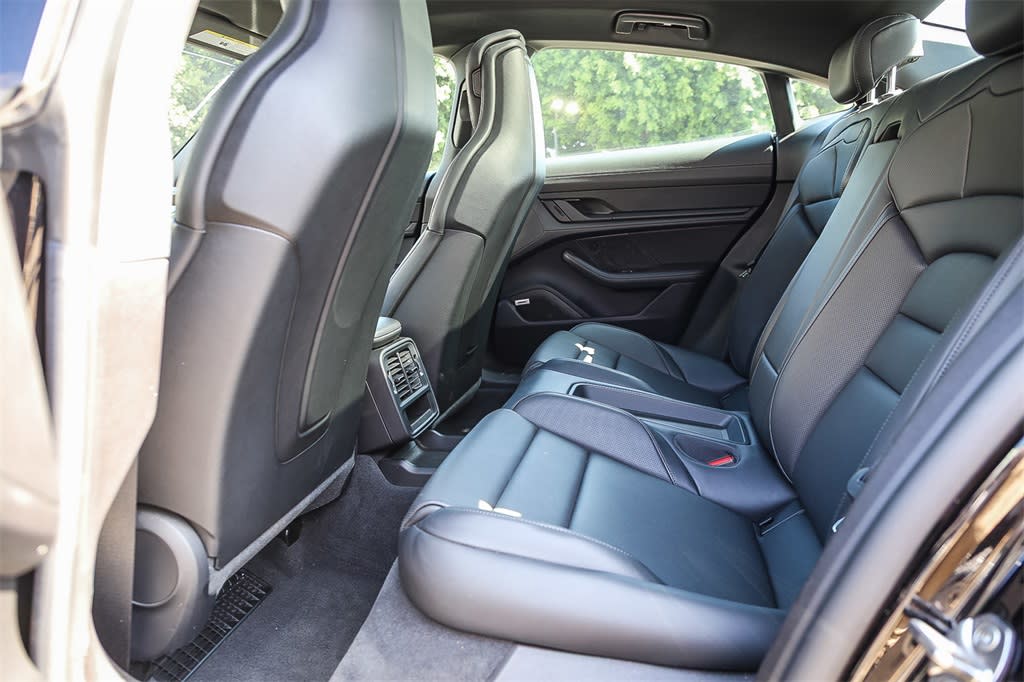 Thumbnail: 2022 Porsche Taycan - 9