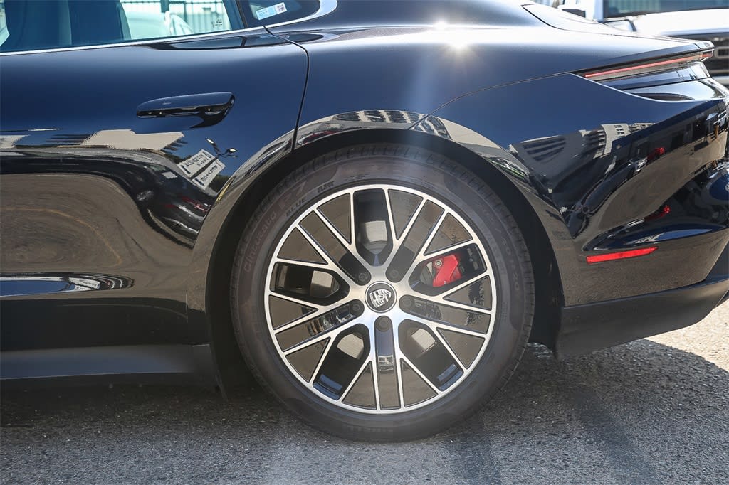 Thumbnail: 2022 Porsche Taycan - 19