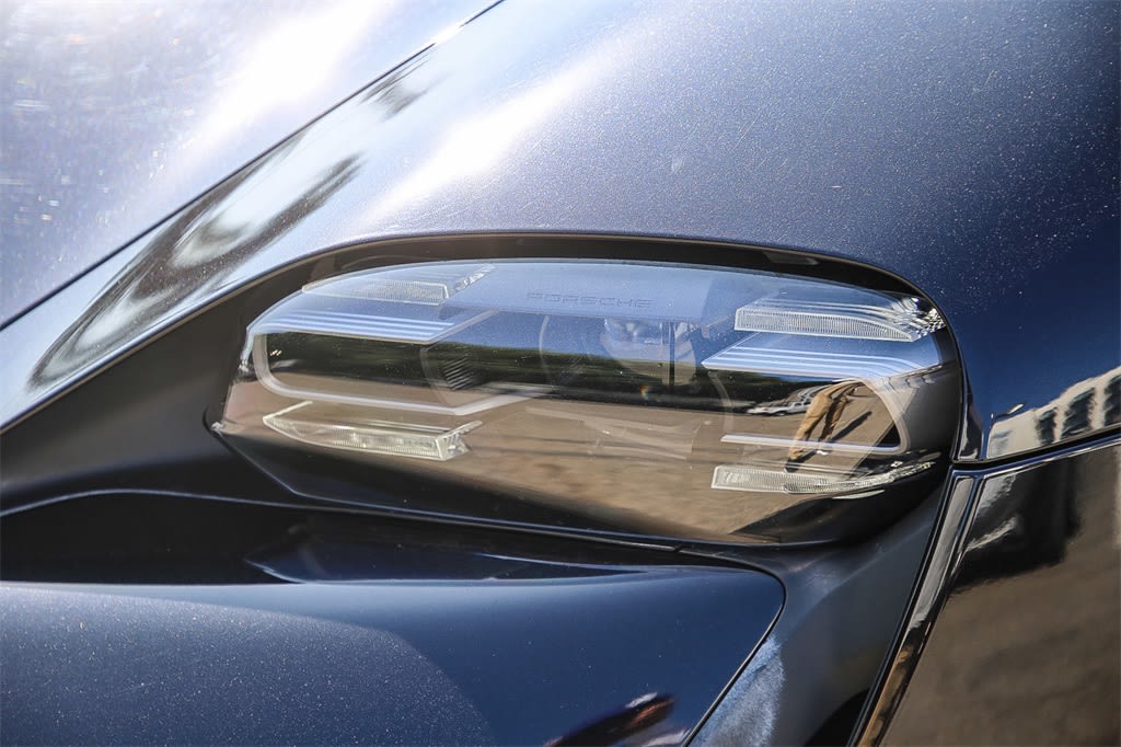 Thumbnail: 2022 Porsche Taycan - 17