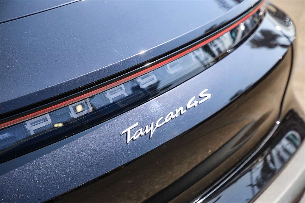Thumbnail: 2022 Porsche Taycan - 18