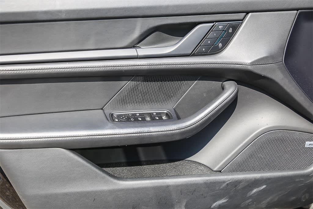 Thumbnail: 2022 Porsche Taycan - 21