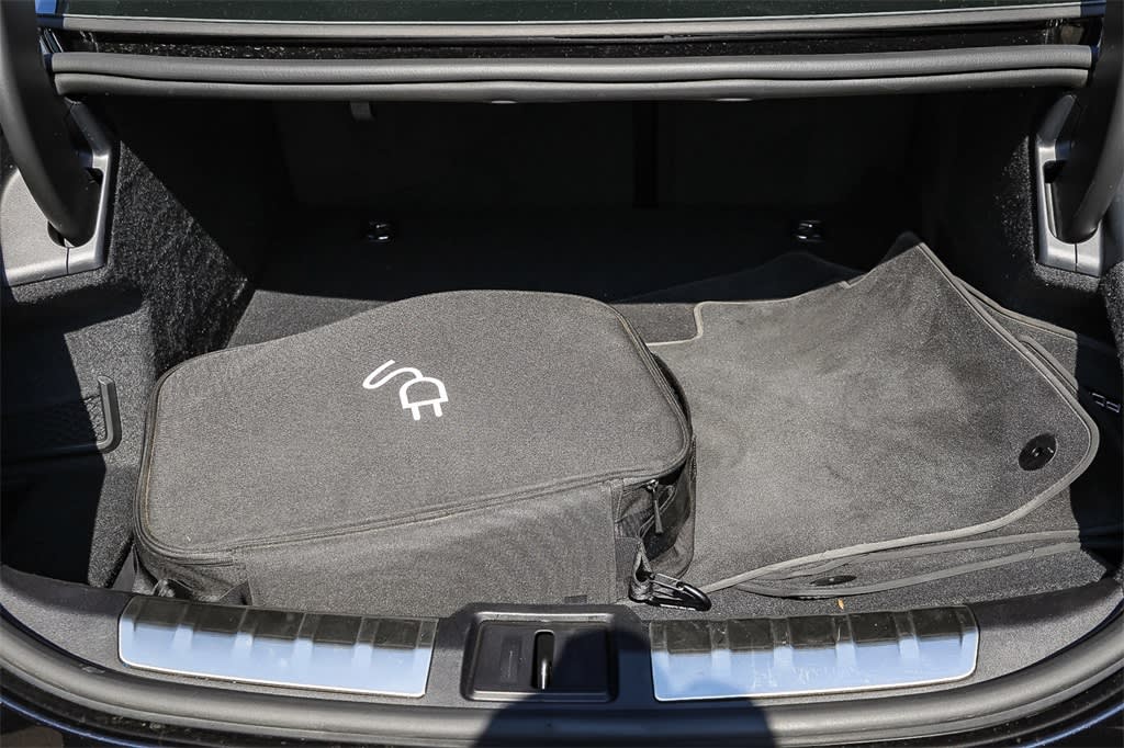 Thumbnail: 2022 Porsche Taycan - 11