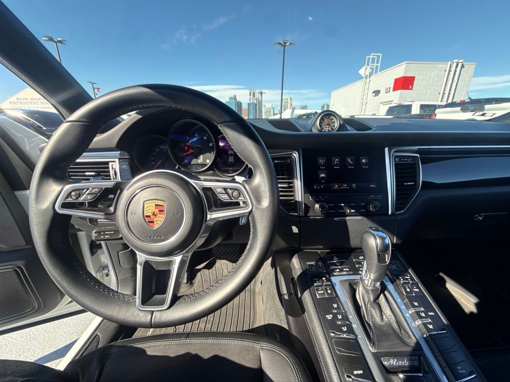Thumbnail: 2018 Porsche Macan - 2