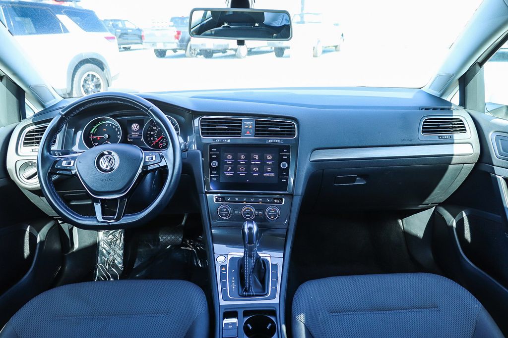 Thumbnail: 2018 Volkswagen e-Golf - 2