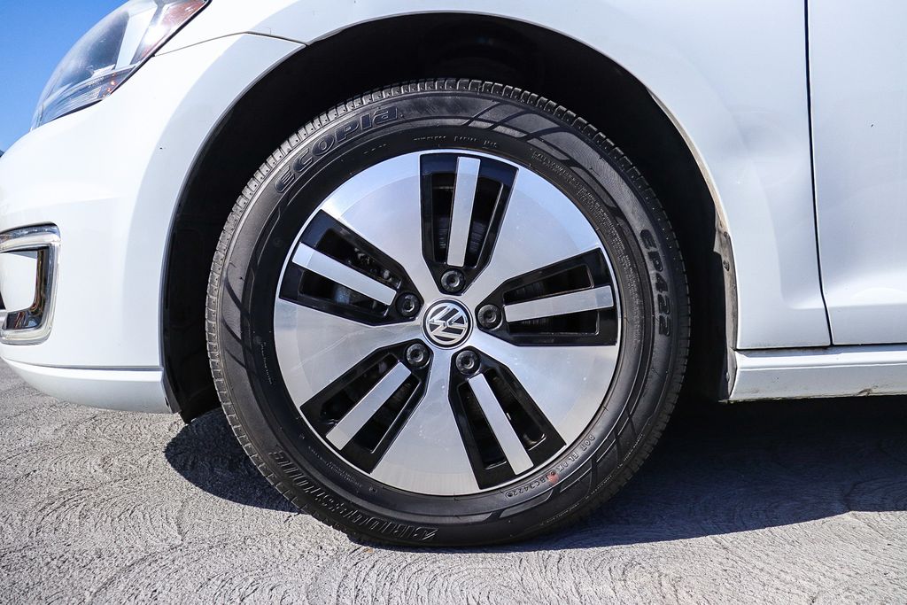 Thumbnail: 2018 Volkswagen e-Golf - 22
