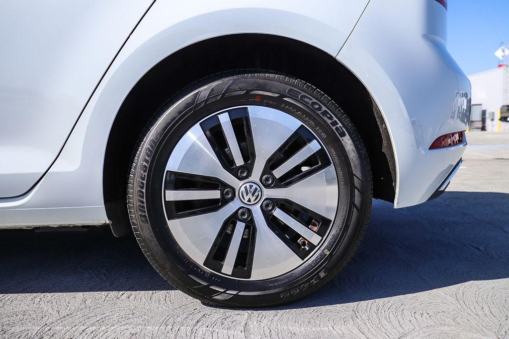 Thumbnail: 2018 Volkswagen e-Golf - 7