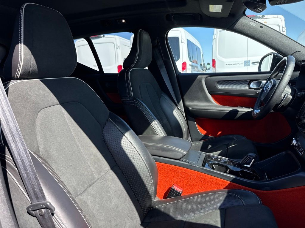 Thumbnail: 2019 Volvo XC40 - 9