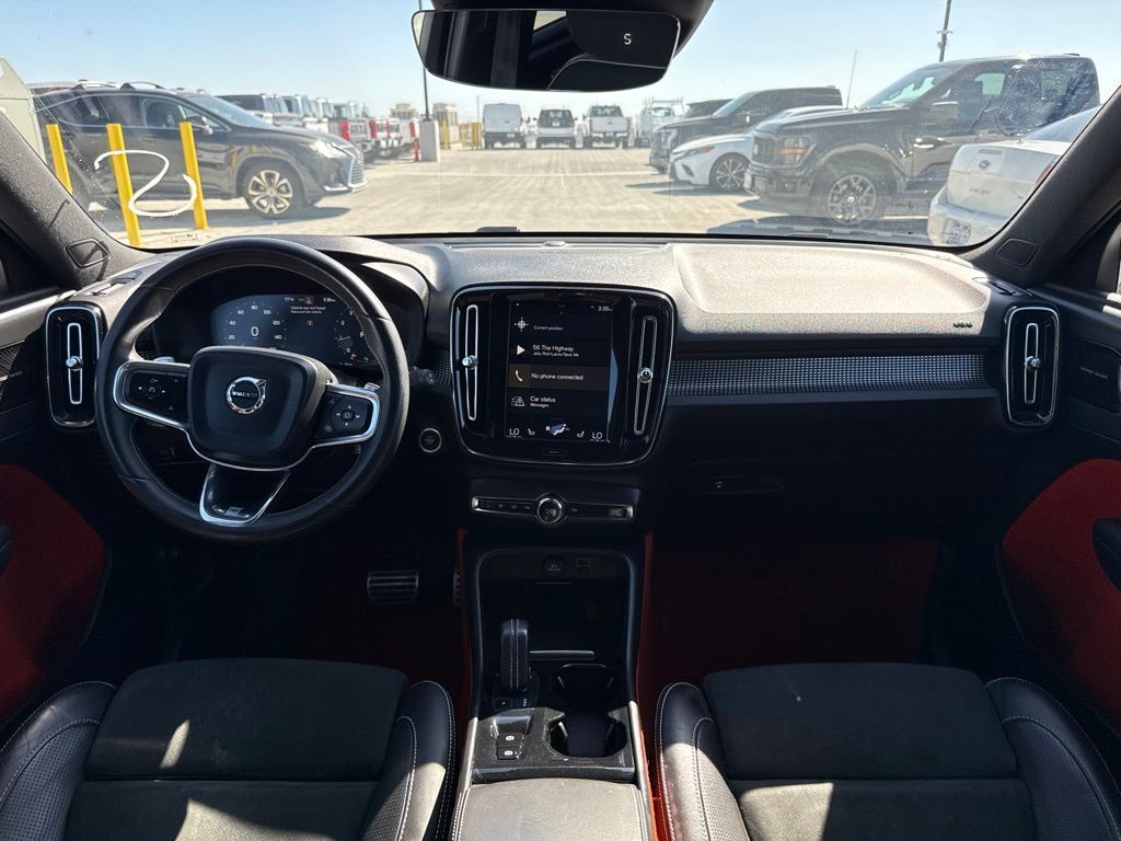 Thumbnail: 2019 Volvo XC40 - 2