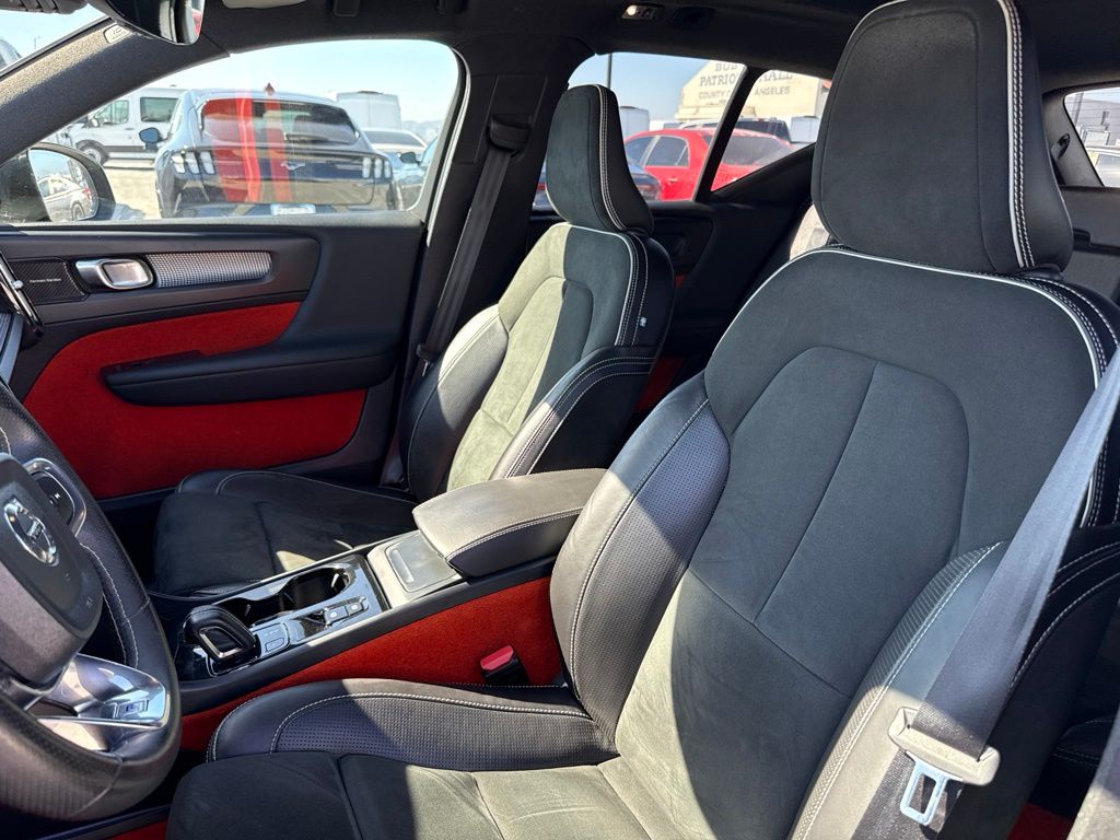 Thumbnail: 2019 Volvo XC40 - 8