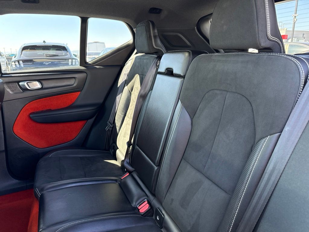 Thumbnail: 2019 Volvo XC40 - 10