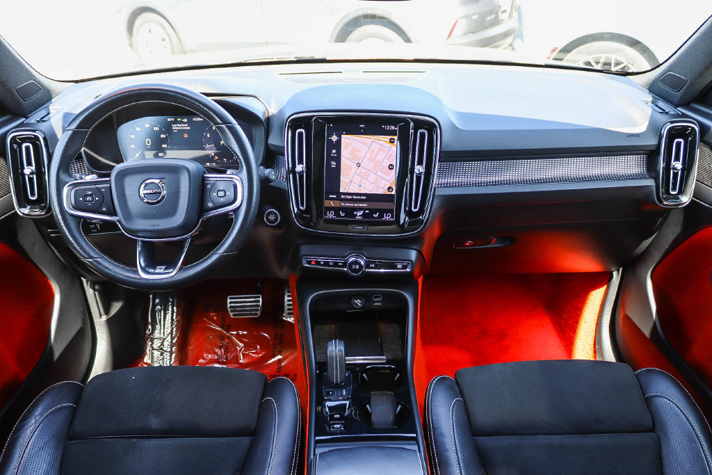 Thumbnail: 2019 Volvo XC40 - 2