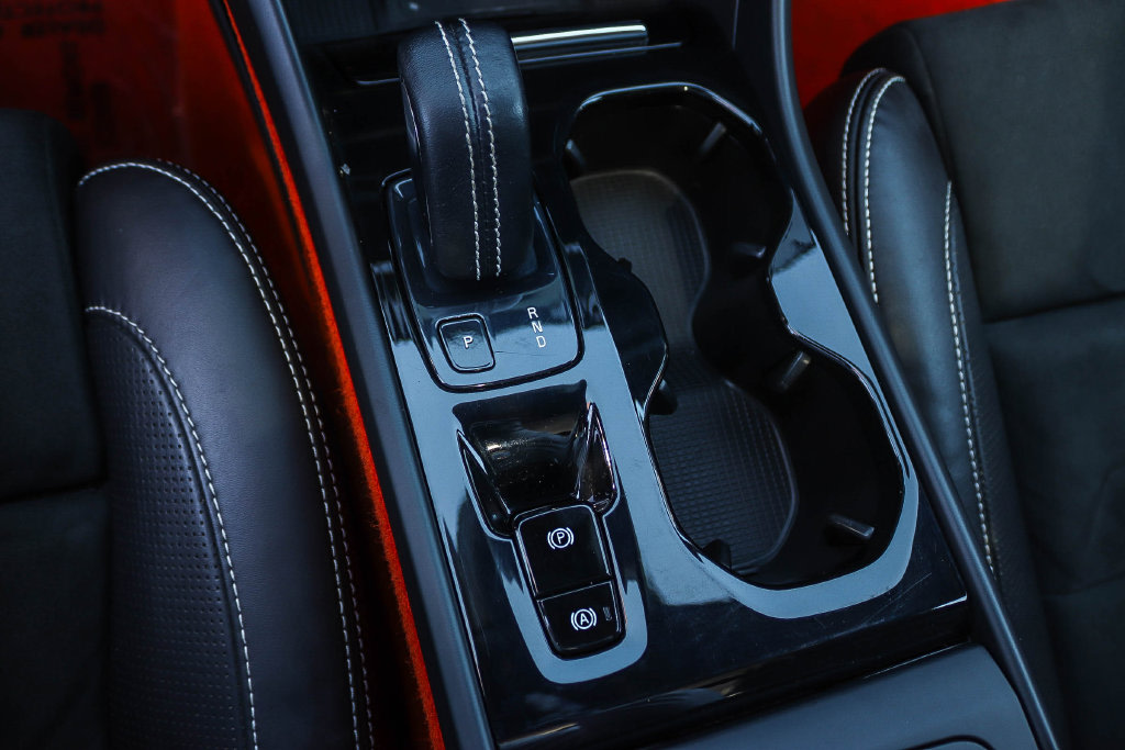Thumbnail: 2019 Volvo XC40 - 14