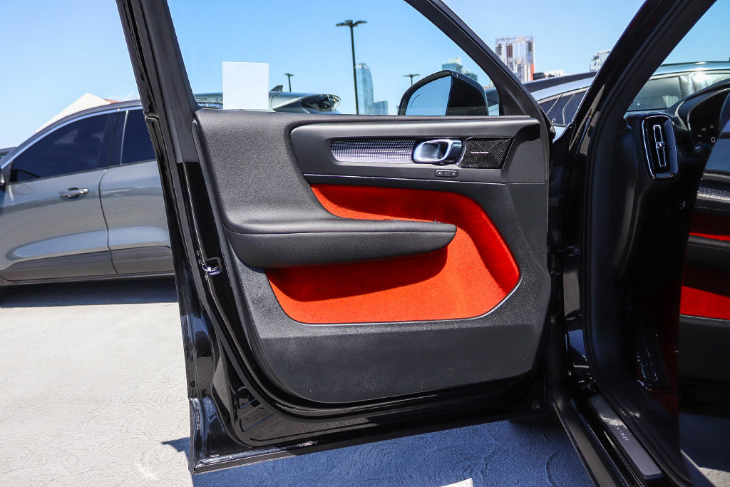 Thumbnail: 2019 Volvo XC40 - 24