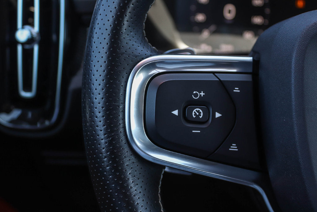 Thumbnail: 2019 Volvo XC40 - 25