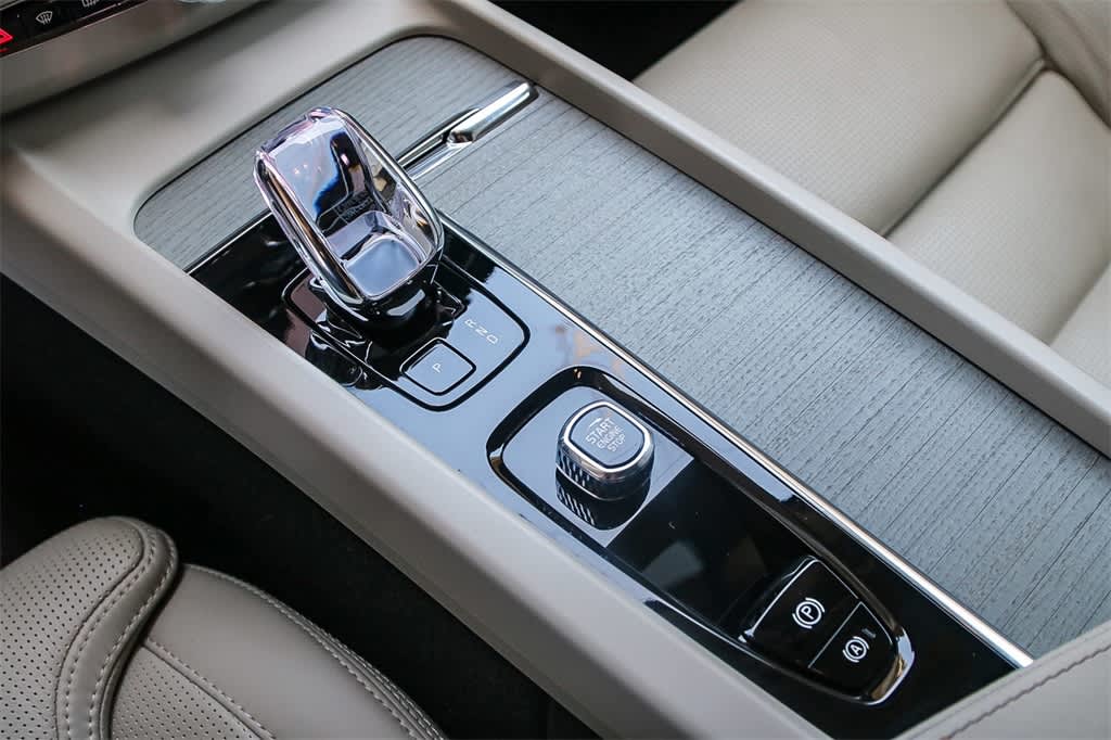 Thumbnail: 2024 Volvo XC60 - 14