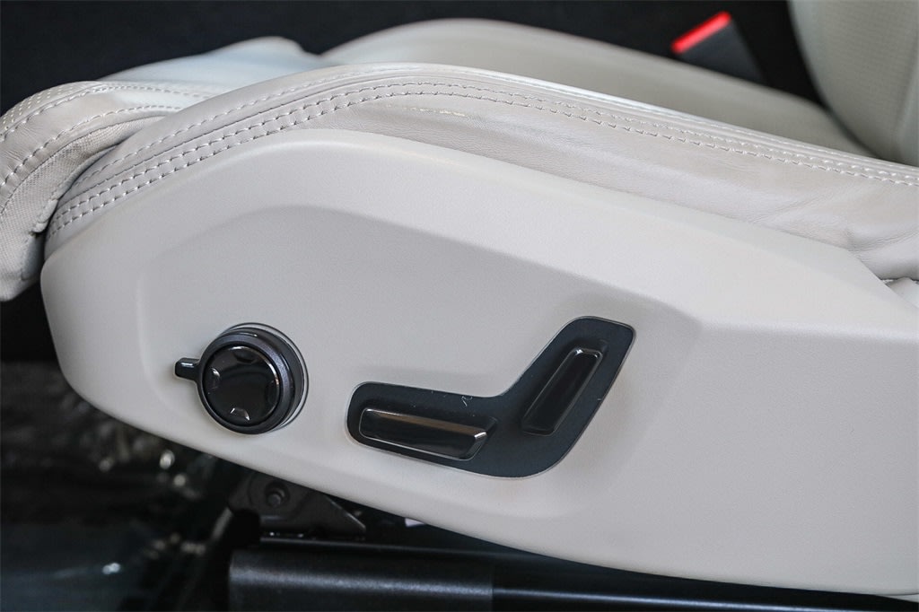 Thumbnail: 2024 Volvo XC60 - 26