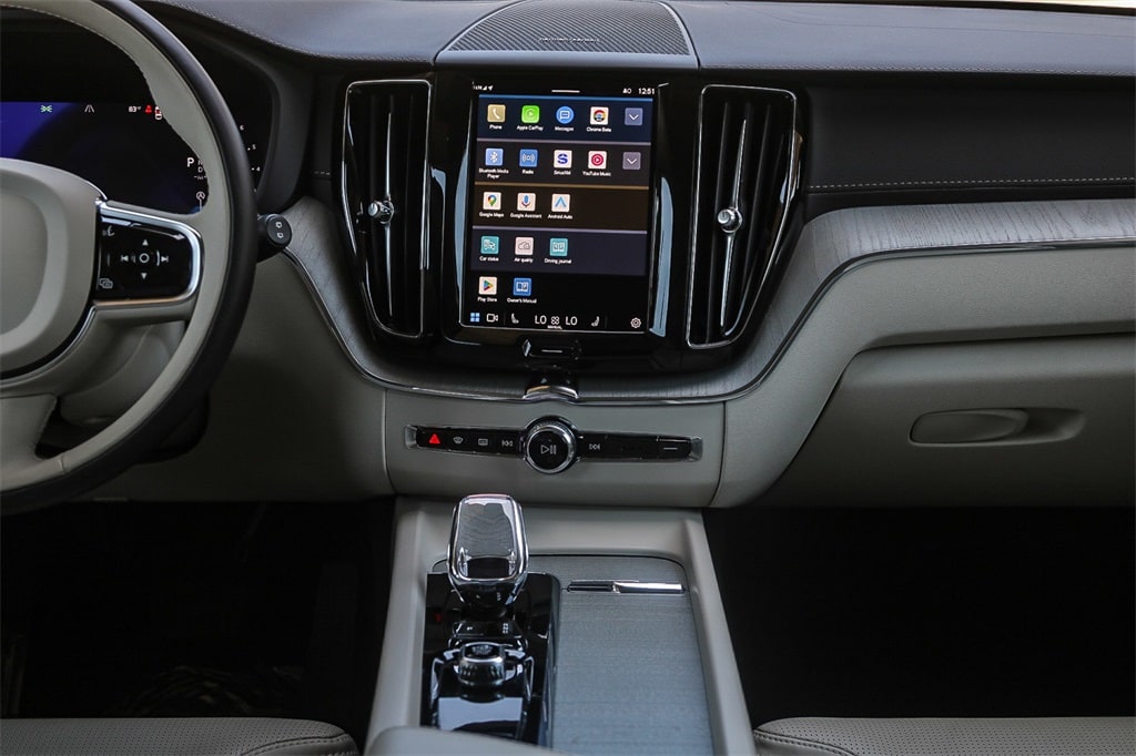 Thumbnail: 2024 Volvo XC60 - 8