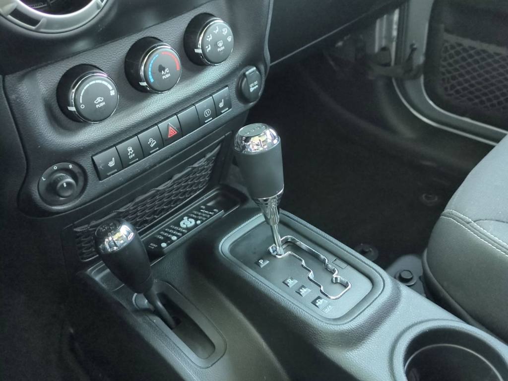 Thumbnail: 2017 Jeep Wrangler - 14