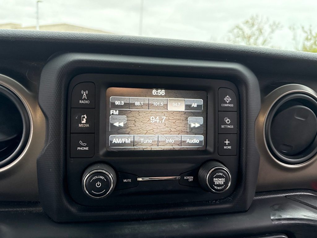 Thumbnail: 2019 Jeep Wrangler - 11