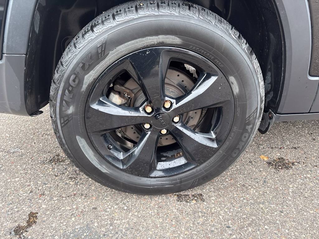 Thumbnail: 2017 Jeep Cherokee - 6