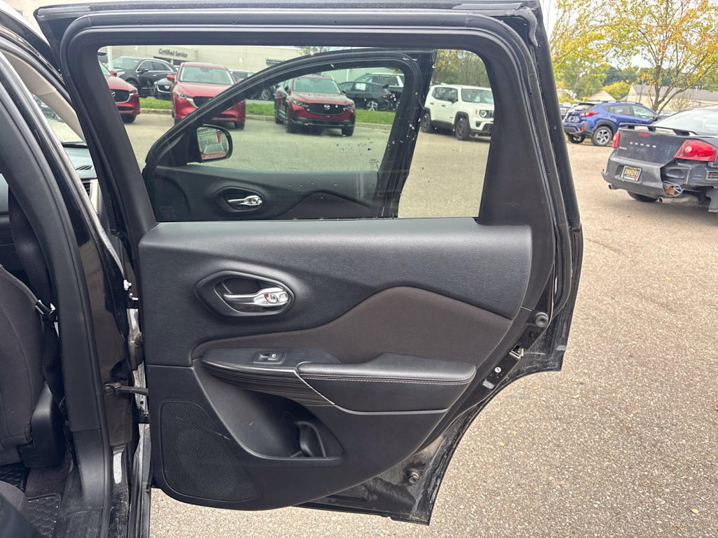Thumbnail: 2017 Jeep Cherokee - 19